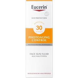 Weiße Verpackung von Sonnencreme mit Lichtschutzfaktor 30 für alle Hauttypen.